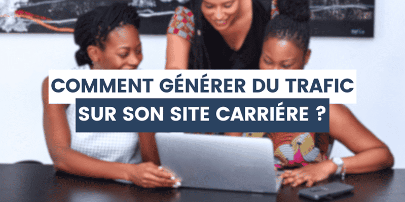 femmes qui essaient de générer du trafic sur le site carrière