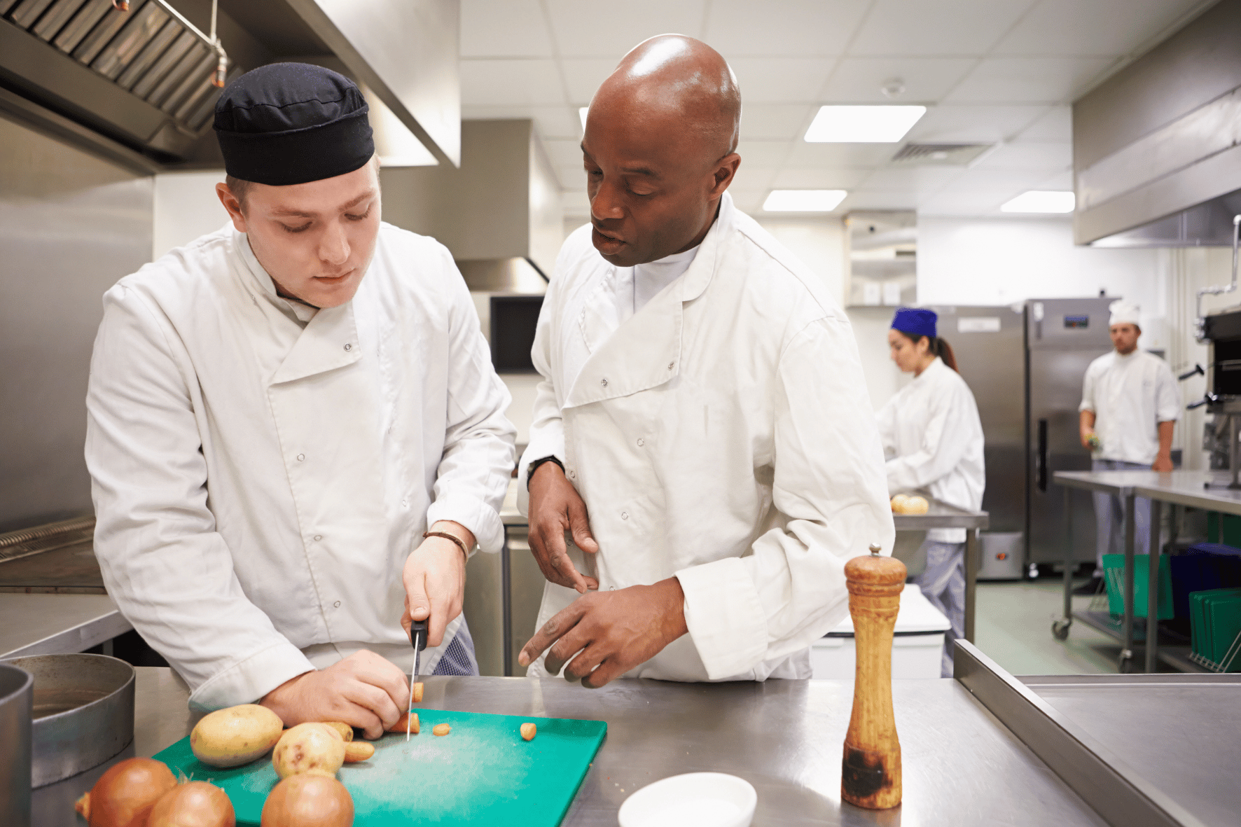 manager avec son chef en restauration