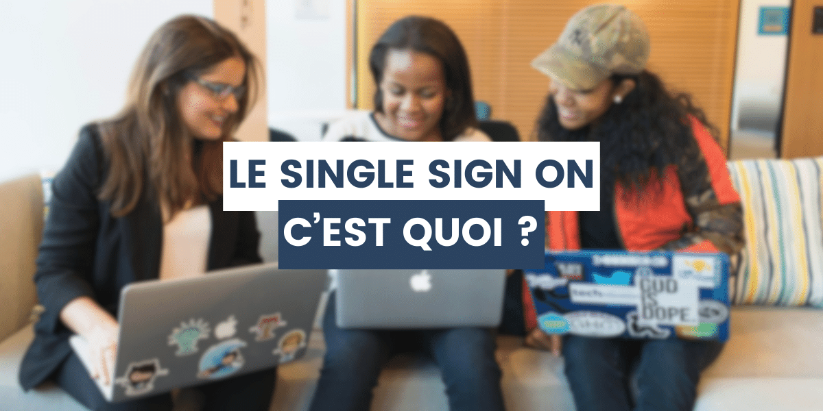 collaborateurs qui discutent du SSO avec leurs ordinateurs