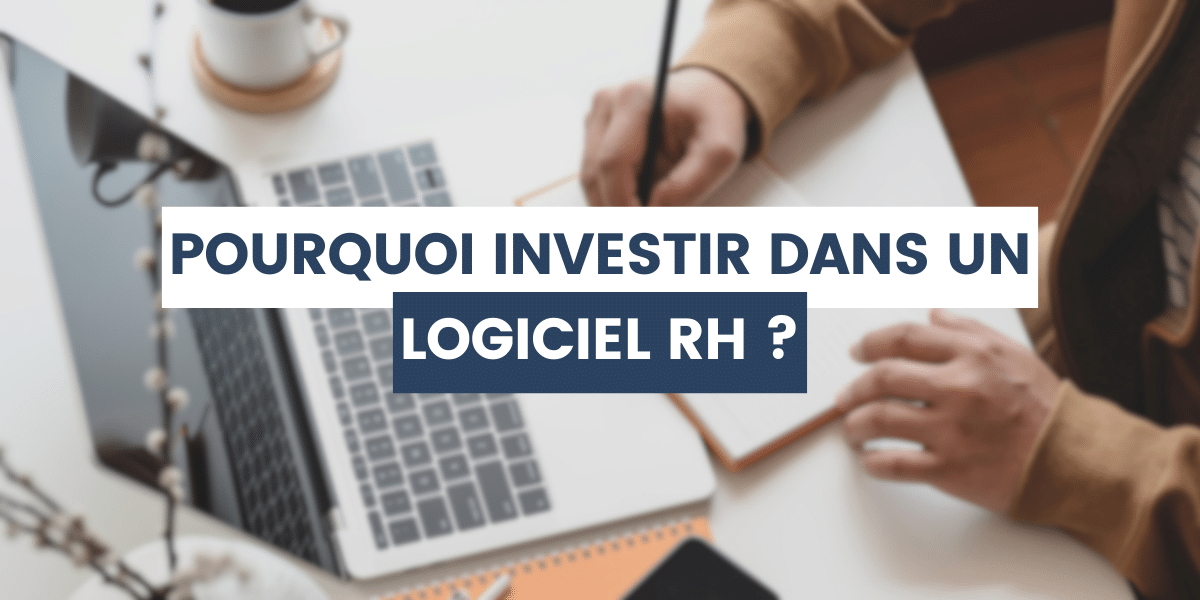 Recruteur qui utilise un logiciel RH sur son ordinateur