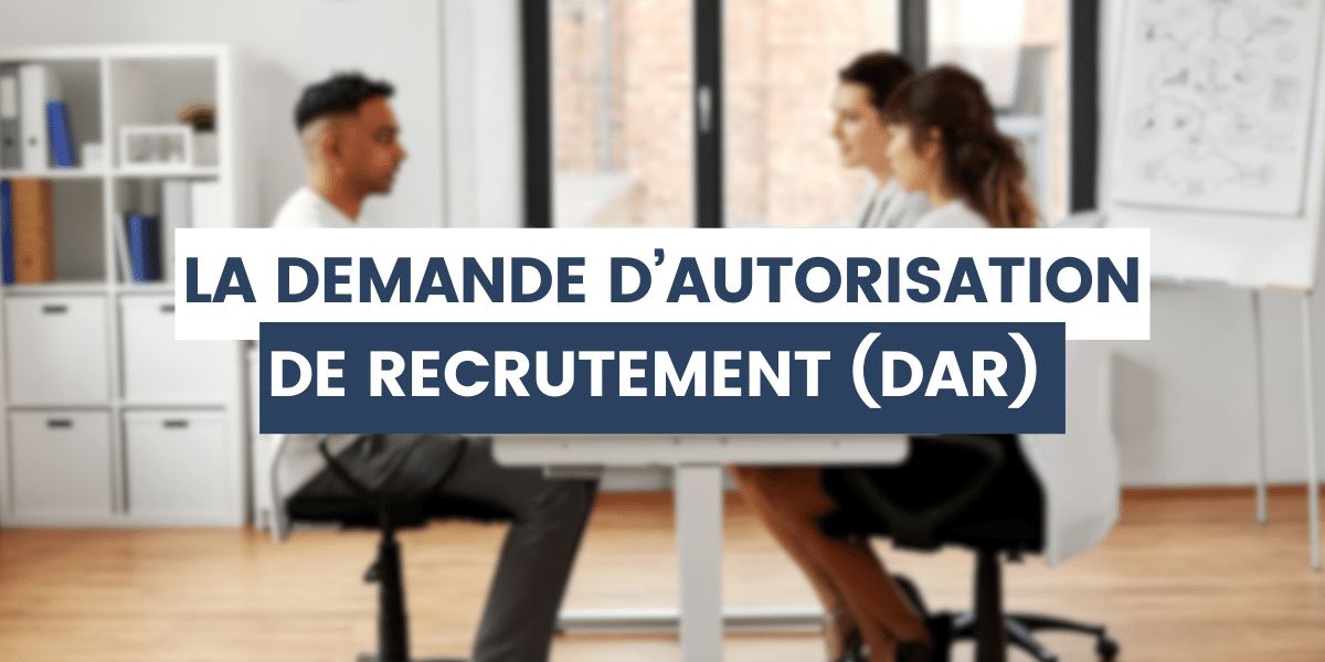collaborateurs qui explique la demande d'autorisation de recrutement à ses collègues
